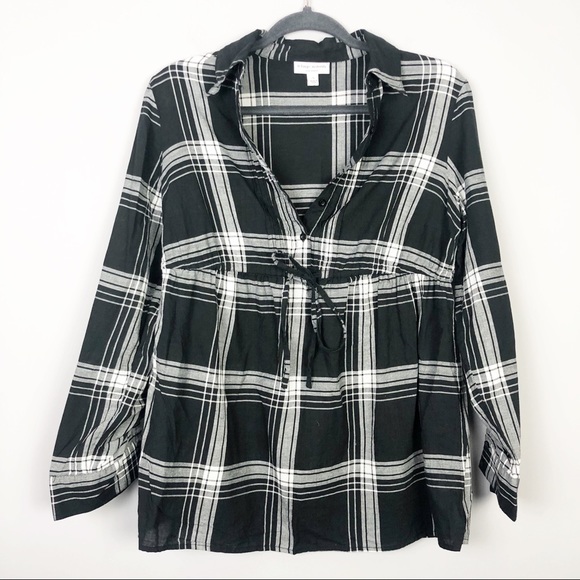 Liz Lange Tops - Liz Lange Black & White Maternity Top